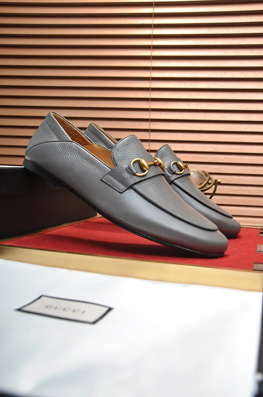Men's shoes 💰520💶【GUCCI】 (High-end Niuli) New 🍀Gucci* - top version Gucci Peas shoes! Made of imported original cowhide, the inner top layer is comfortable cowhide lining! Original wear-resistant rubber outsole! High quality products! Code number 38-44!